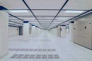 car-CoreSite-Chicago-Data-Center-CH1-Empty-Suite