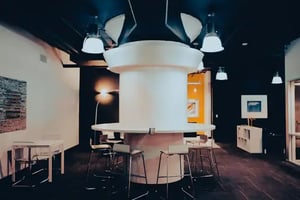 car-CoreSite-Los-Angeles-Data-Center-LA2-Customer-Lounge-2-2