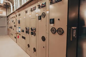 car-CoreSite-Los-Angeles-Data-Center-LA2-UPS-Room□-2