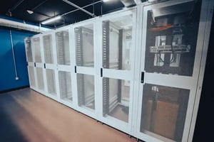 car-CoreSite-WashingtonDC-Data-Center-DC2-Cabinets-2